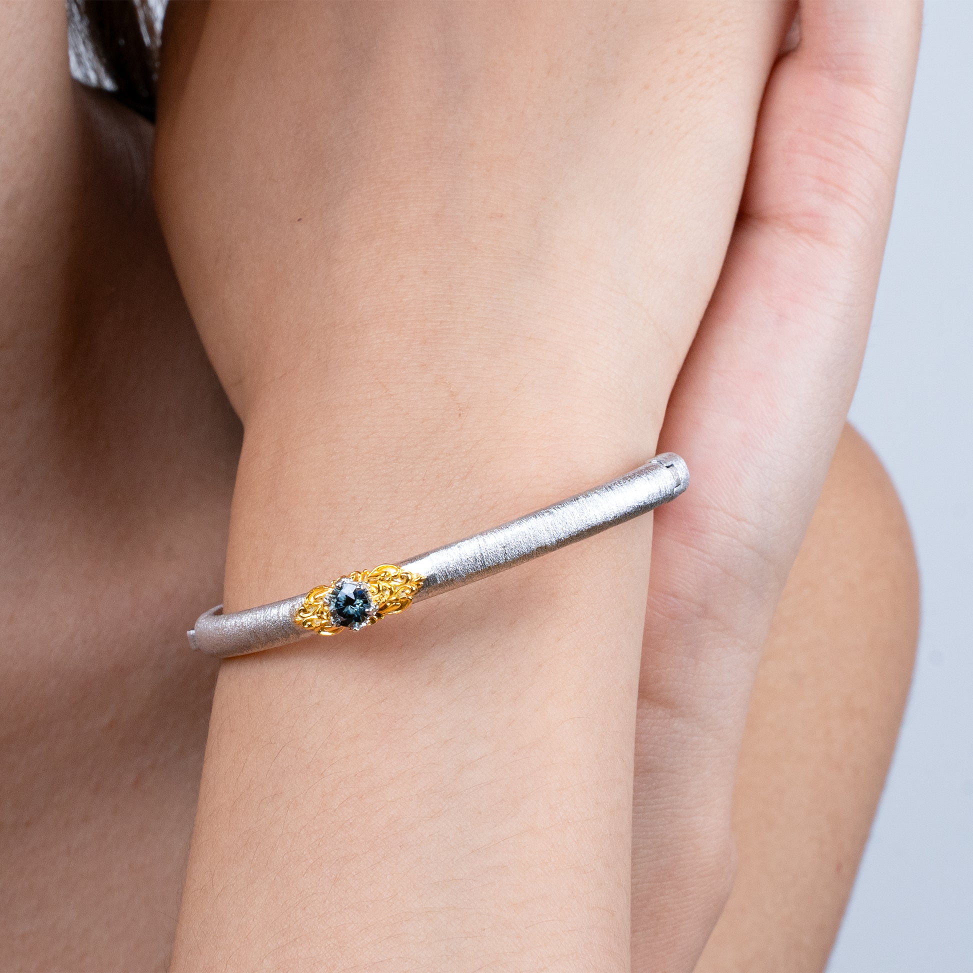 [Eternal Gleam] D-POW 925 Sterling Silver Moissanite Bangle with Haute Filigree Craftsmanship