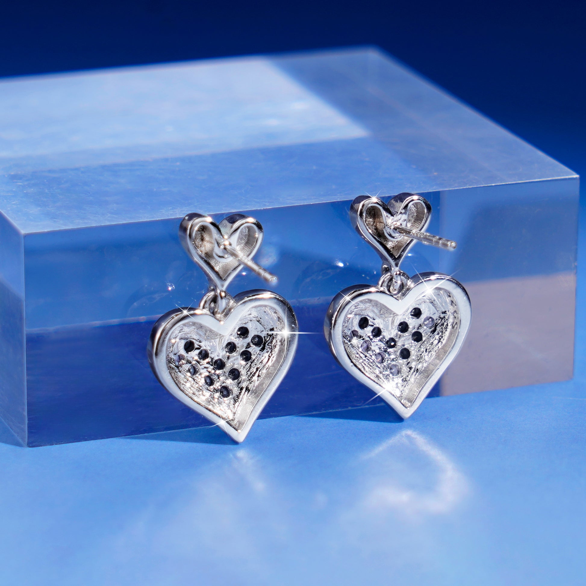 [Cosmic Amour] D-POW Crushed Ice Heart Earrings in 925 Silver