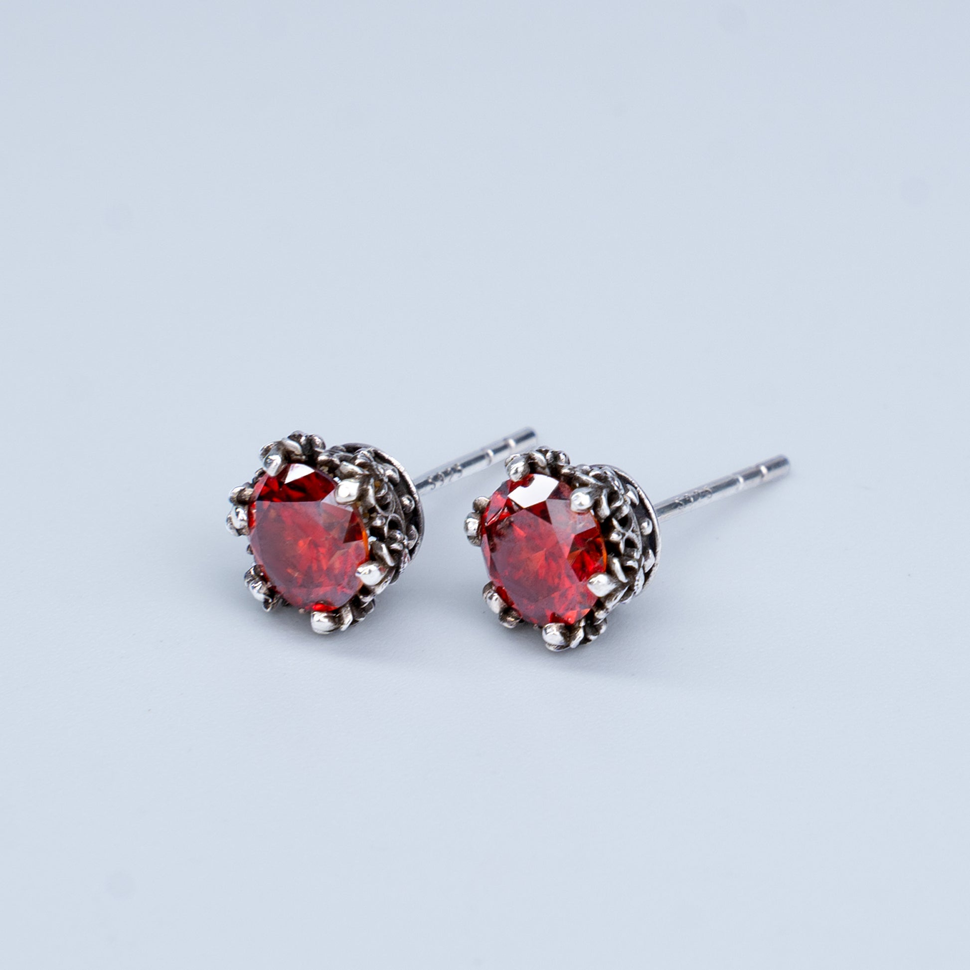 [Eternal Gleam] D-POW 925 Sterling Silver Moissanite Stud Earrings