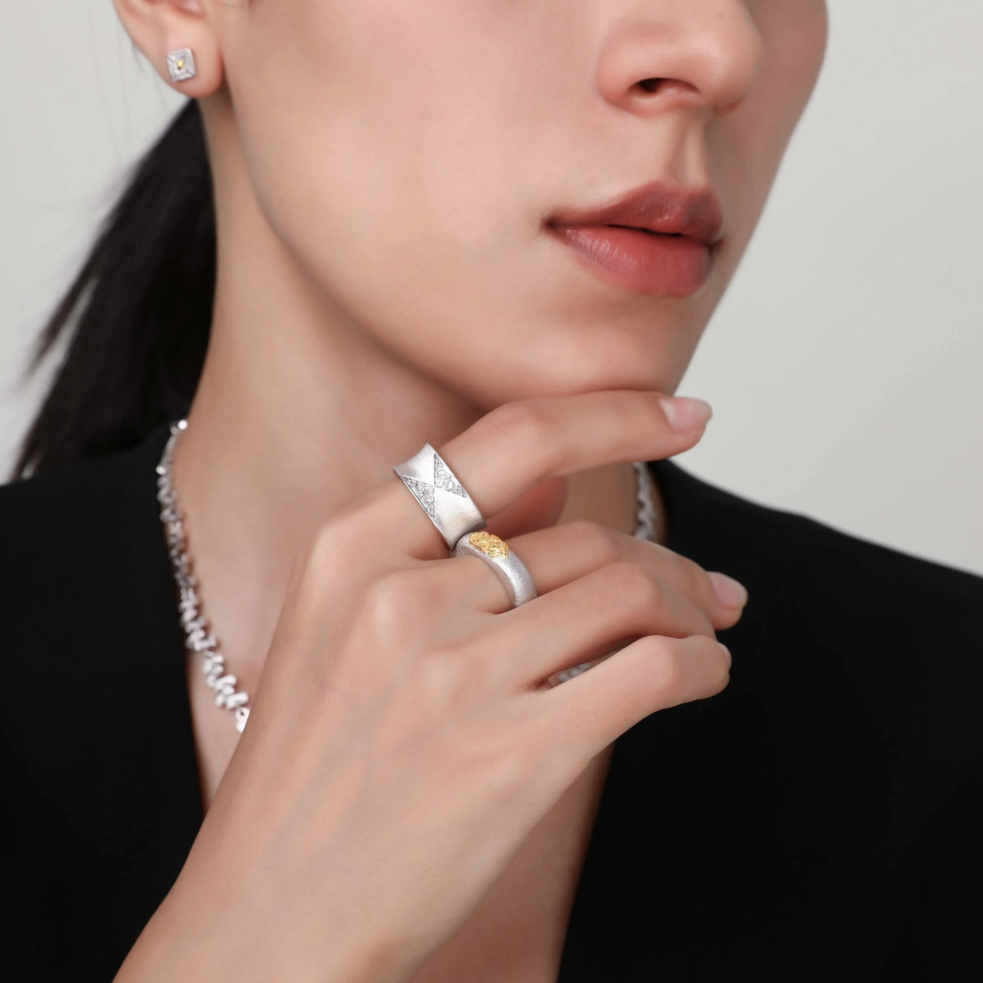 [Italian Ornamental Heritage] D-POW Italy Handcrafted Engraved Gold Iris & Acanthus Solid Heavywork Silver Floral Ring