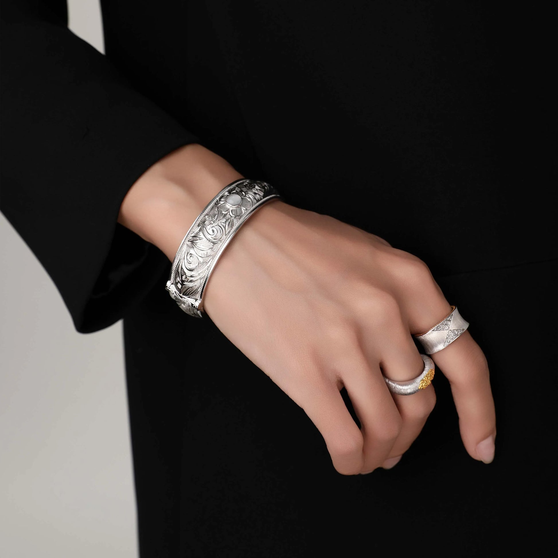 [Italian Ornamental Heritage] D-POW Italy Handcrafted Engraved Gold Iris & Acanthus Solid Heavywork Silver Floral Ring