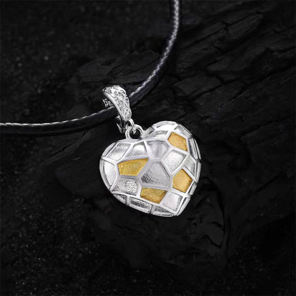 Detailed view of the chain and pendant clasp of the Princess Ice Cube Heart Treasure Necklace, highlighting its delicate and intricate design.